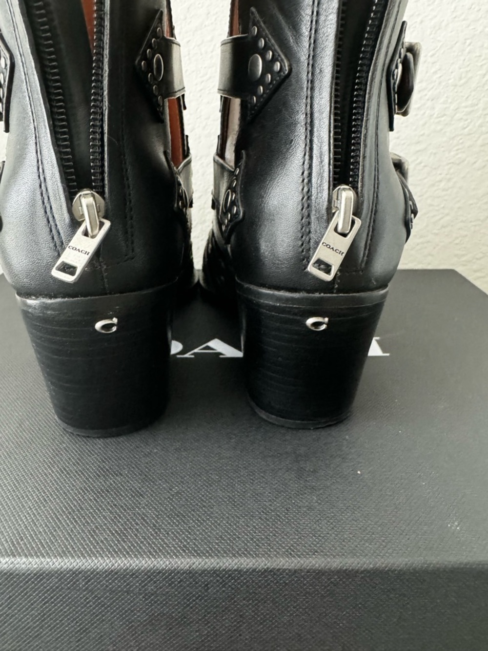 Coach Phoebe Studded Leather Buckle Ankle Boots Black Size 8 B Moto Western - Picture 3 of 7
